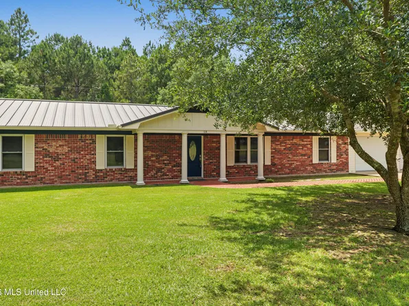 114 Campion Dr, Waveland, MS 39576