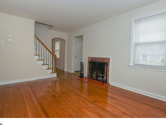 5th image of 317 Lorewood Ave