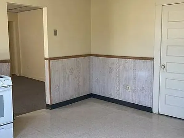 32 Willow St APT 1B, Waterbury, CT 06710
