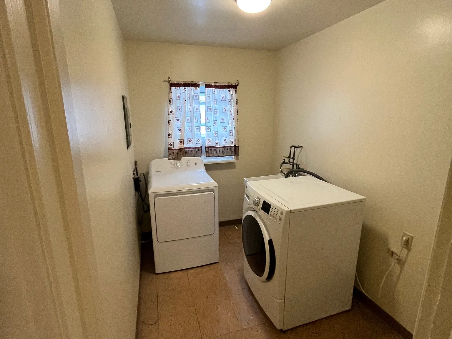 2 bed, 1100 sqft, $1,200 — Photo 2