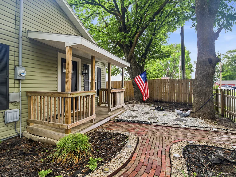 412 Charles Ave — Photo 13