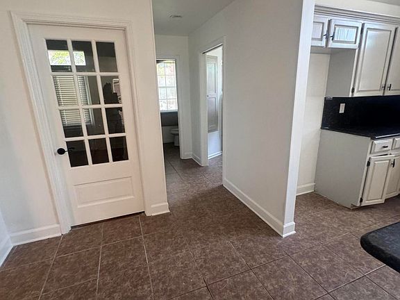 3rd image of 211 Spyglass Ln