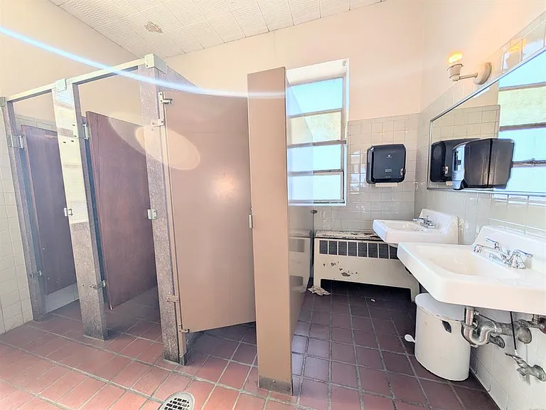 1071 E Main St #1 — Photo 35