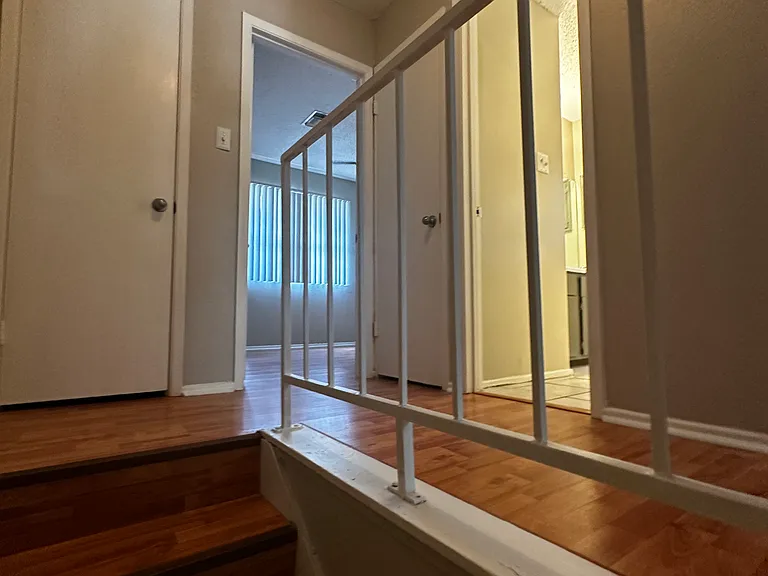 Craddock Ave — Photo 17