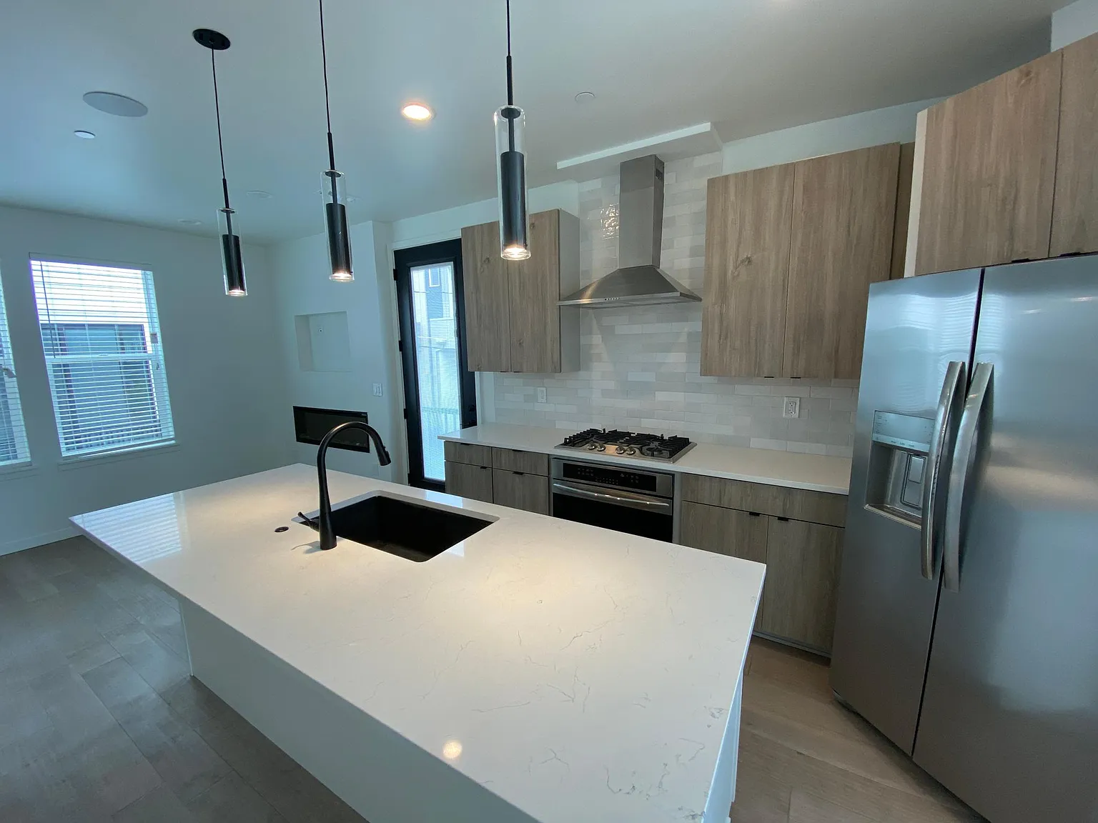 2 bed, 1.5 bath, 1165 sqft, $2,700 — Photo 2