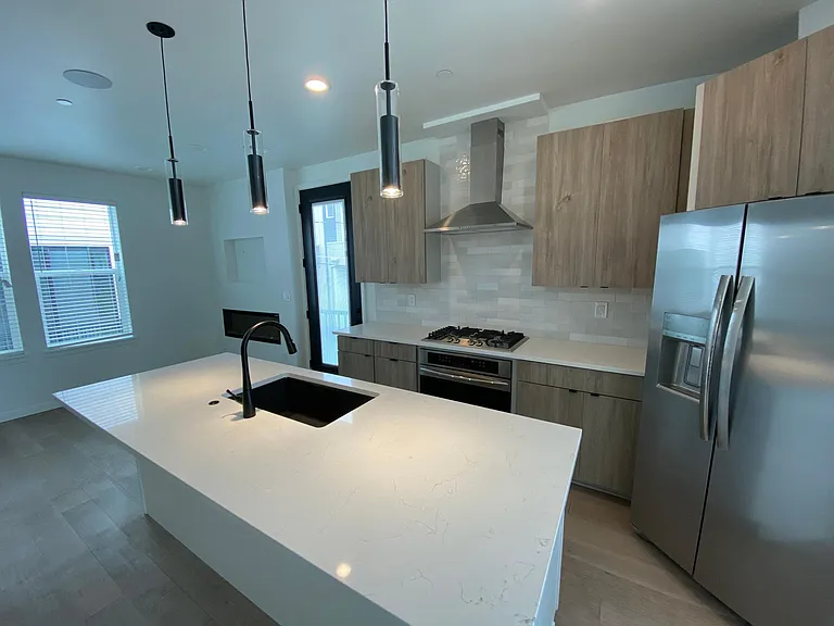 1920 Hooker St #6 — Photo 2