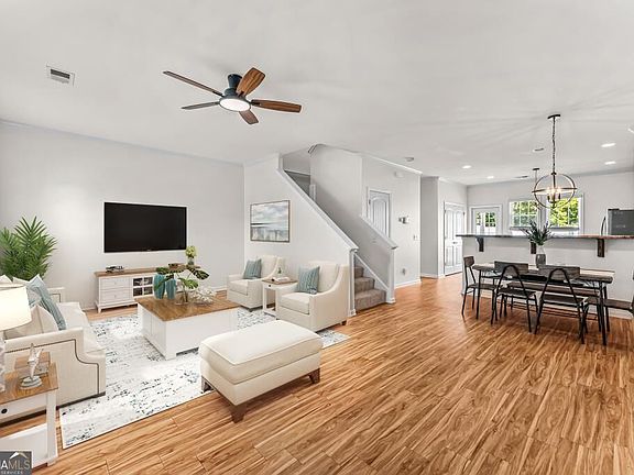 3rd image of 206 Ventura Pl
