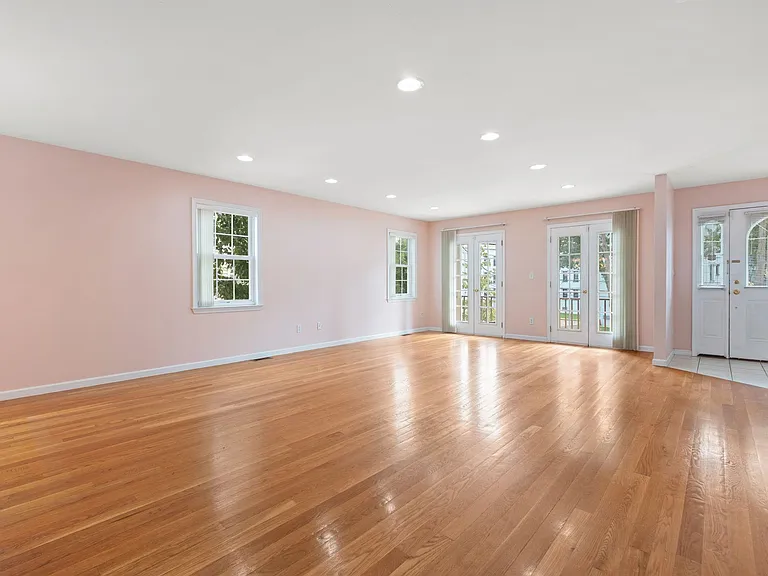13 Humphrey Ave #1 — Photo 5