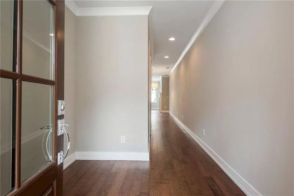 3 bed, 1950 sqft, $3,000 — Photo 1