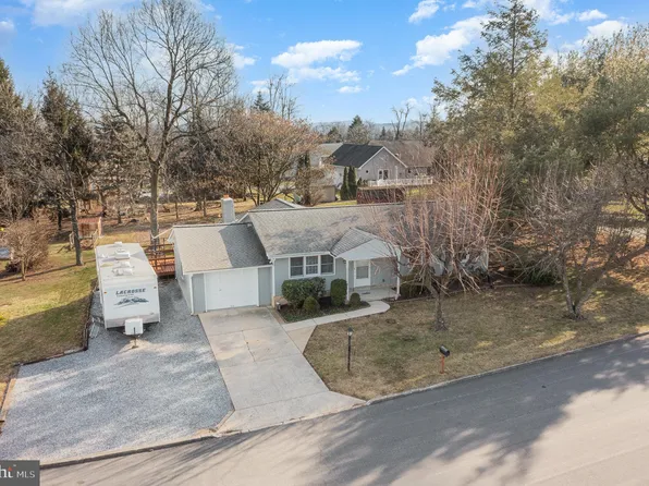 402 Sunset Dr, New Cumberland, PA 17070