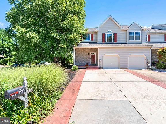 3rd image of 137 Shinn Cir