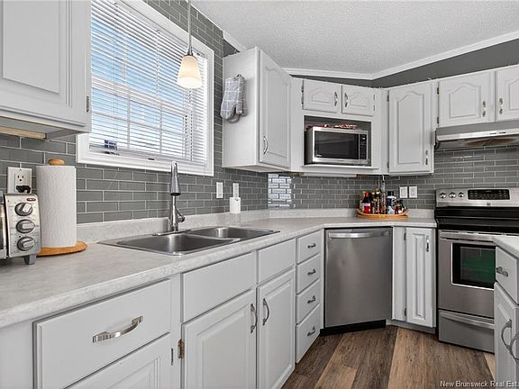 4th image of 8 Maple Ridge Ln