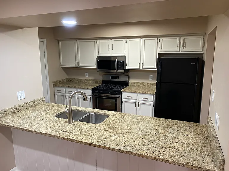617 Wellington Dr — Photo 5