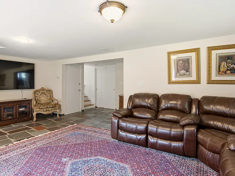 7 Laurie Pl — Photo 19