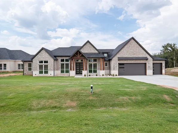 2300 Candlestick Dr, Granbury, TX 76049