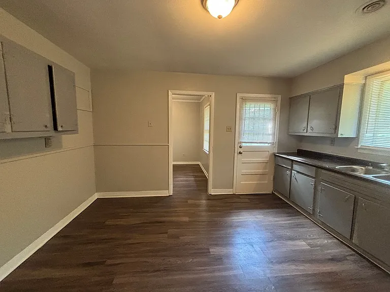 2160 Saint Elmo Ave — Photo 12