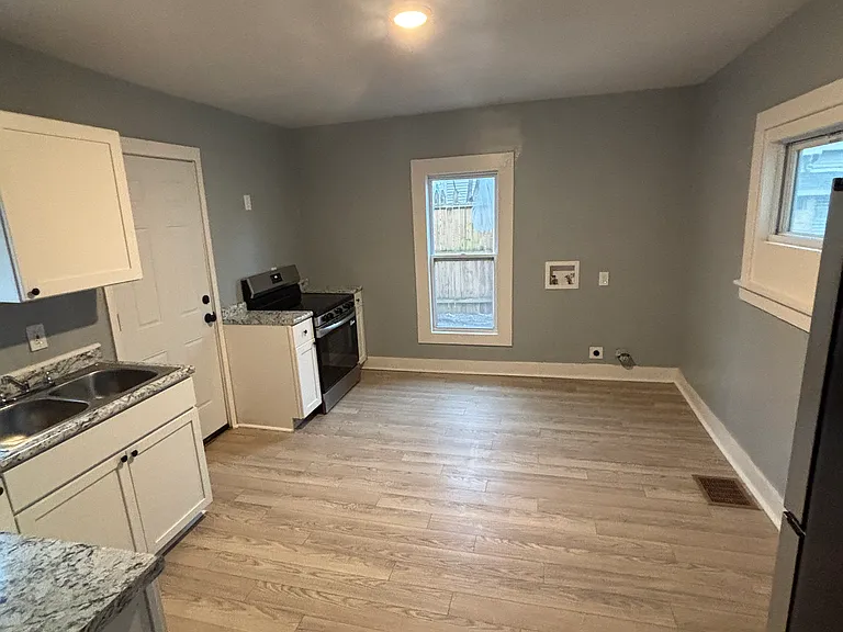 344 N Adams St — Photo 11