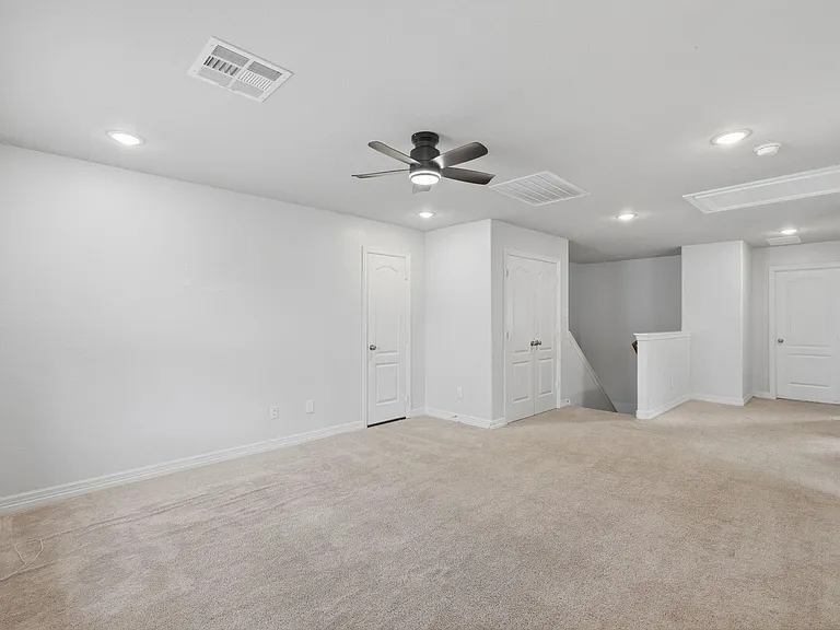 127 Buttonwood Ct — Photo 24