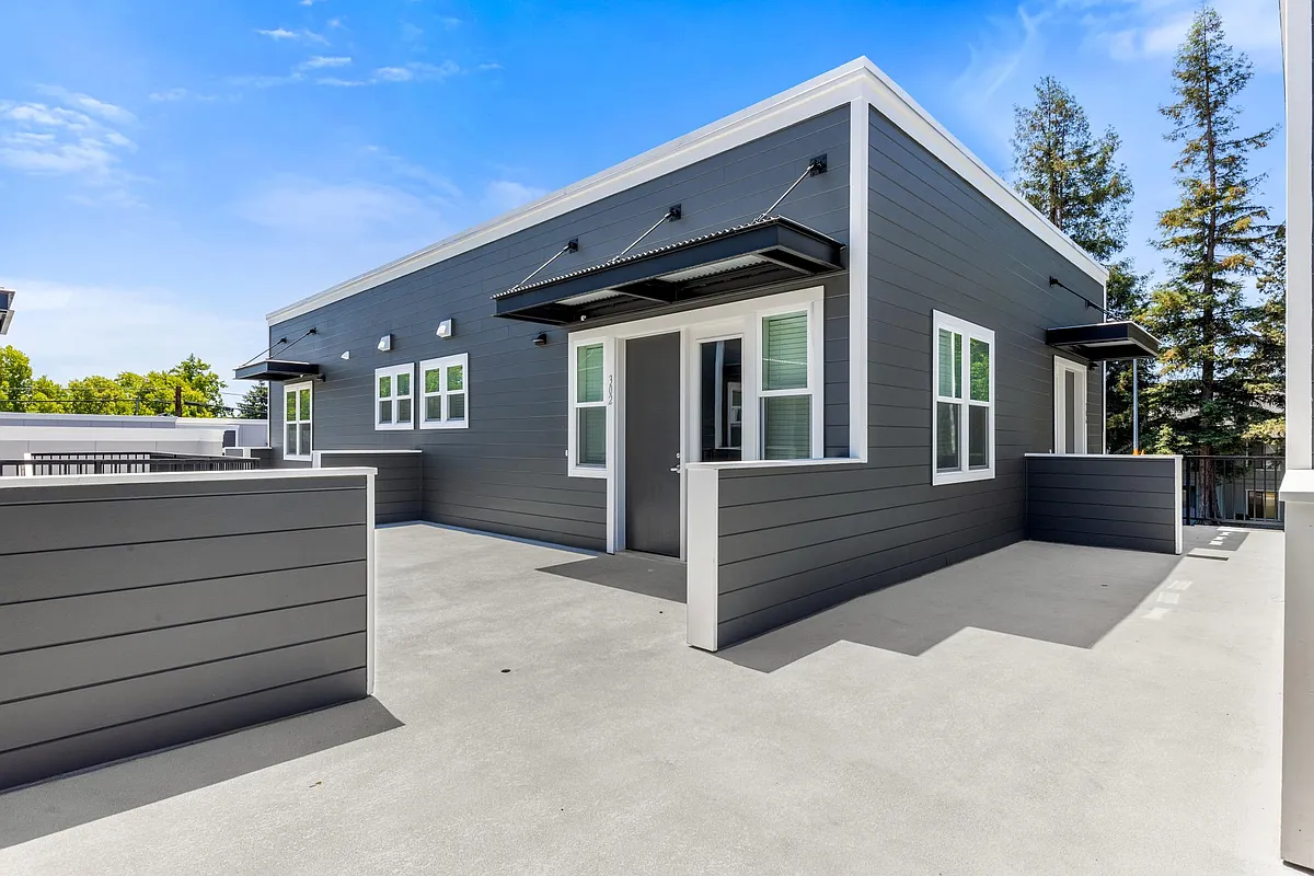 Building Photo - EdgeWay
