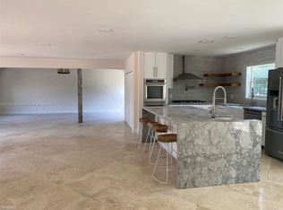2360 NE 192nd St, Miami, FL 33180