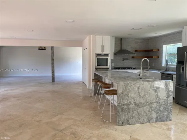 2360 NE 192nd St, Miami, FL 33180