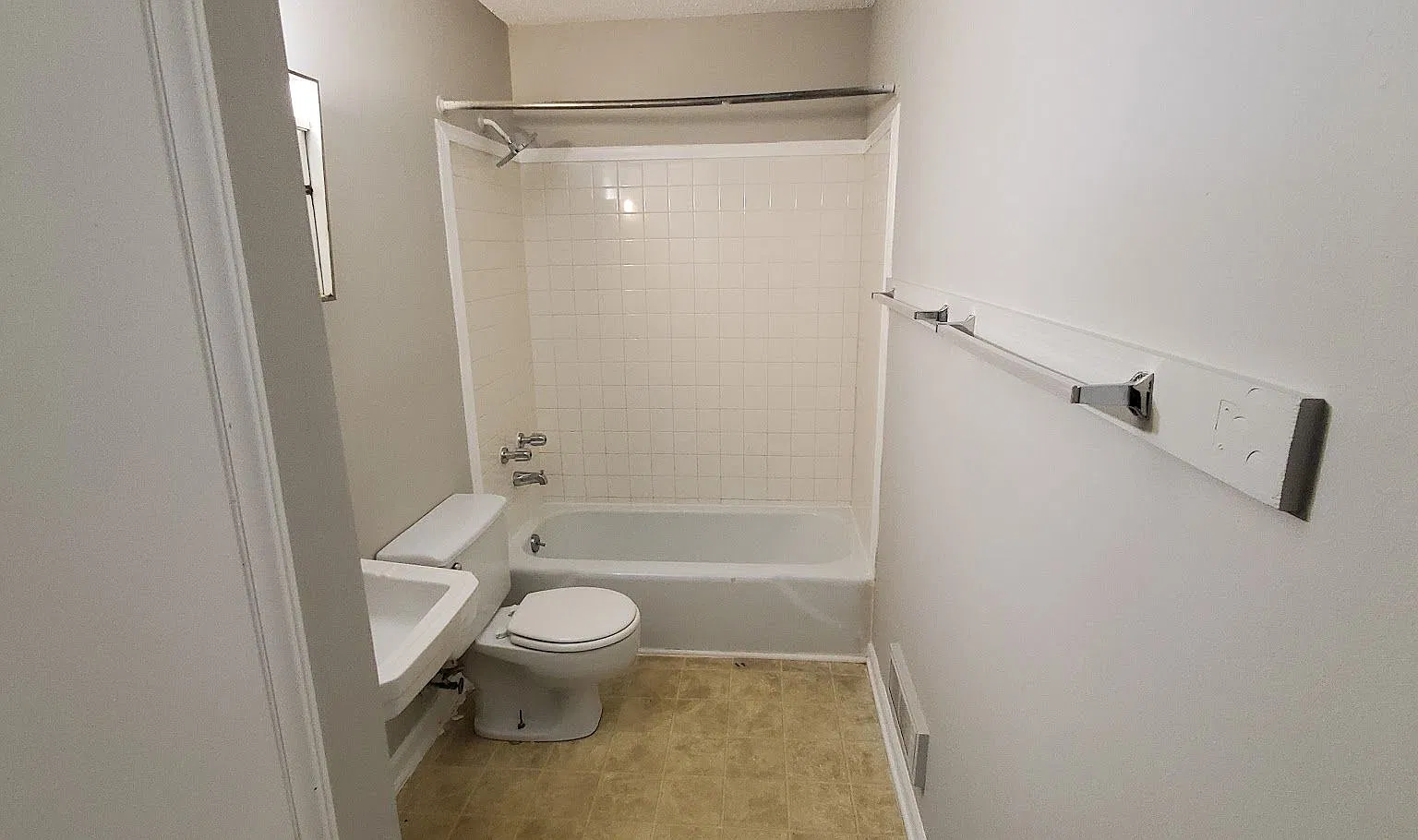 3000 Kentwood Street — Photo 3