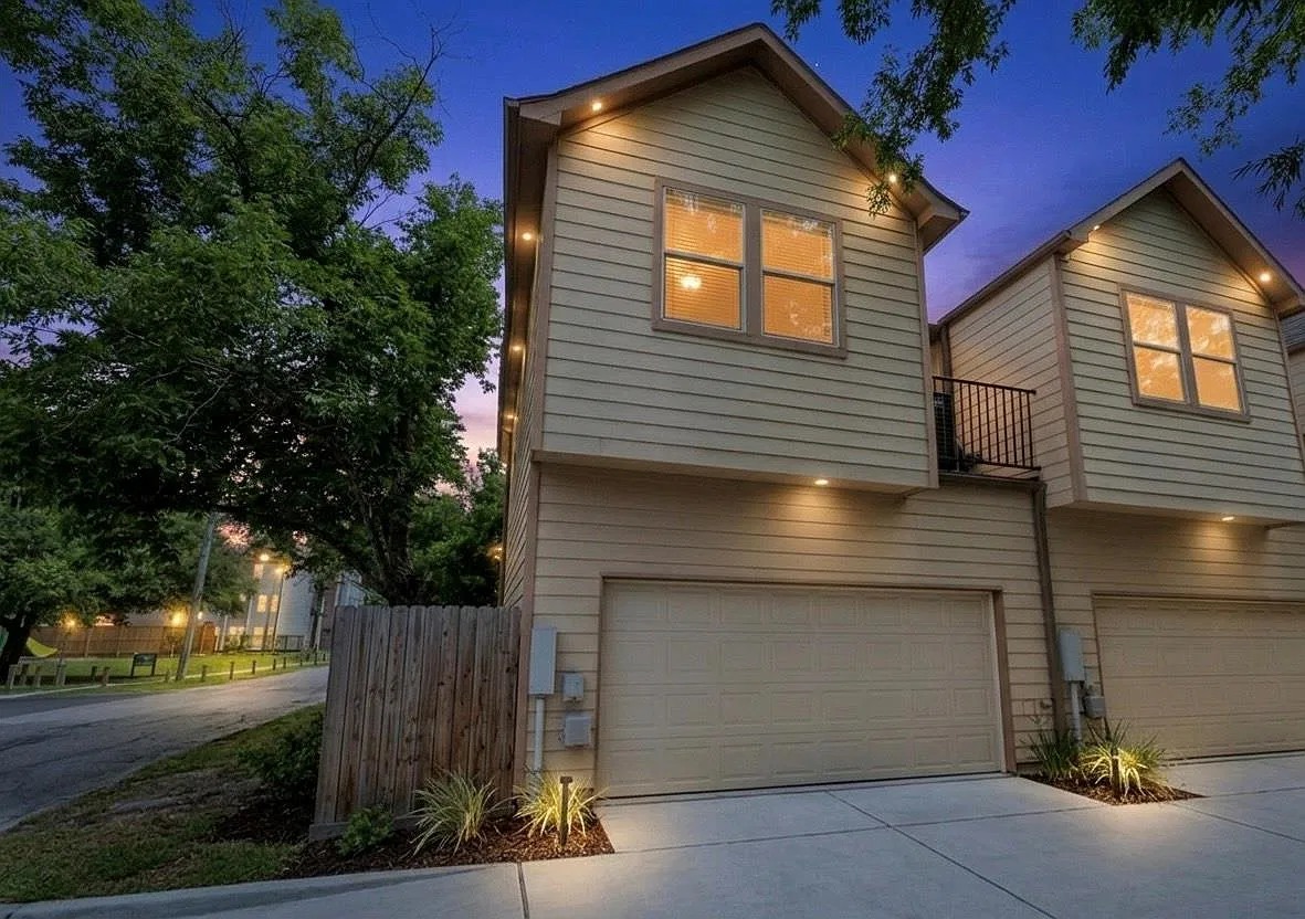 3 bed, 2.5 bath, 2294 sqft, $3,400 — Photo 2