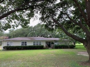 212 Cedarvale Rd, Bay City, TX 77414