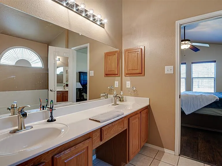 2624 Winterberry Ln — Photo 10