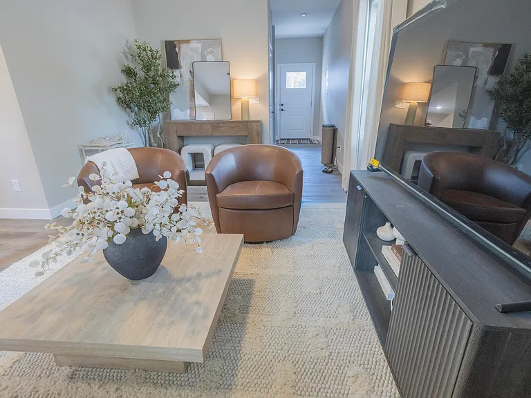 2700 Emery Dr — Photo 7