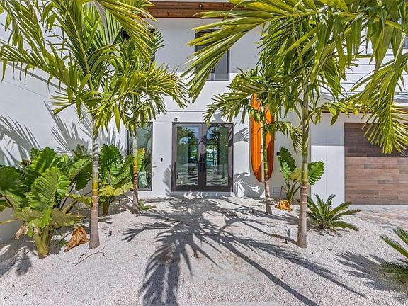 4th image of 515 LOQUAT DRIVE