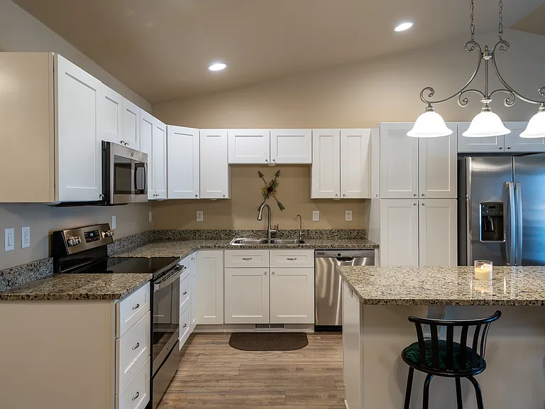 813 Foxglove Dr — Photo 5