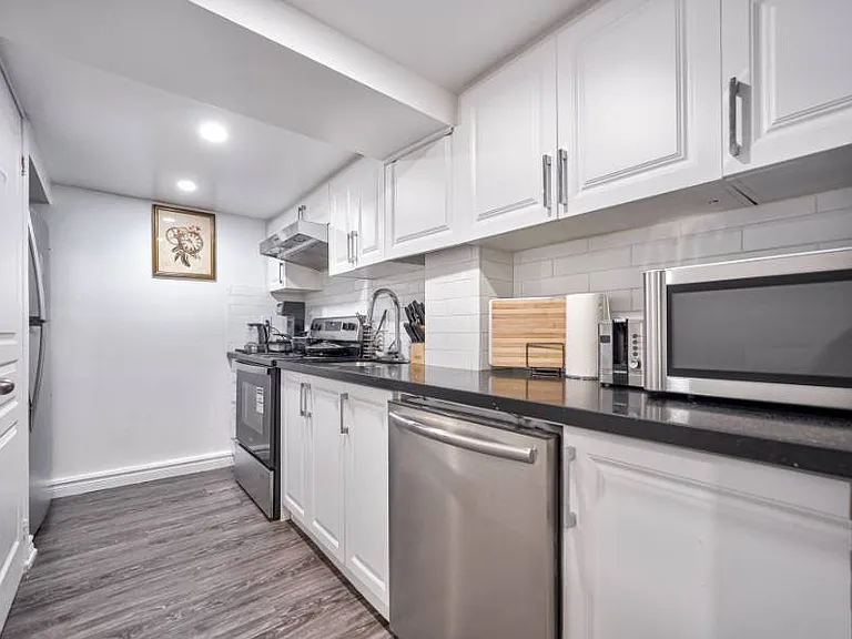 757 Elgin St — Photo 5