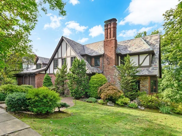 146 Woodchester Dr, Newton, MA 02467