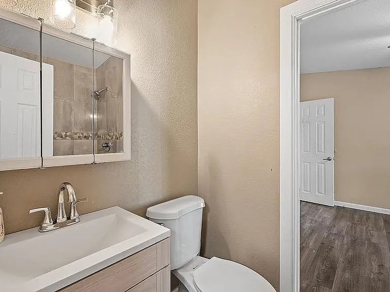Jack and Jill bath