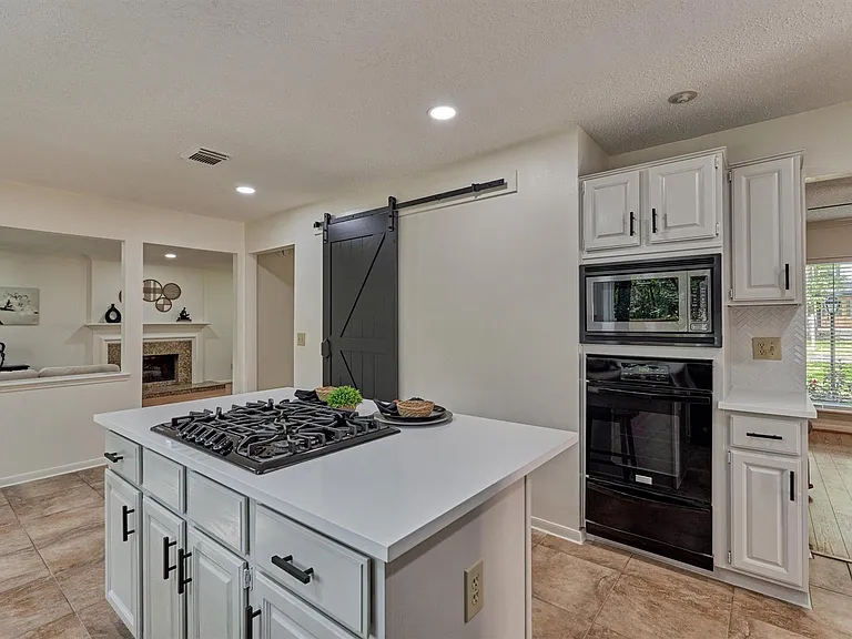71 Breezy Point Pl — Photo 18