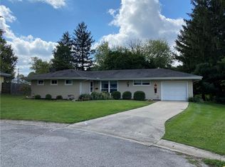 528 Hall Ct, Charleston, IL 61920