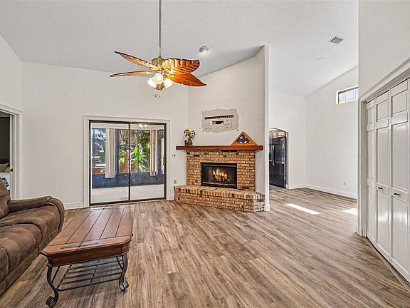 4th image of 748 PINE SHORES CIRCLE