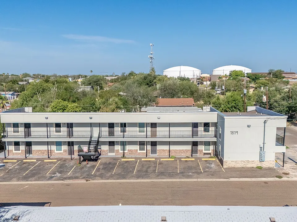 1819 E. Kearney Studios