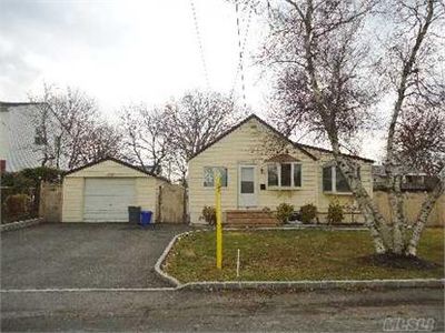 916 12th St, West Babylon, NY, 11704