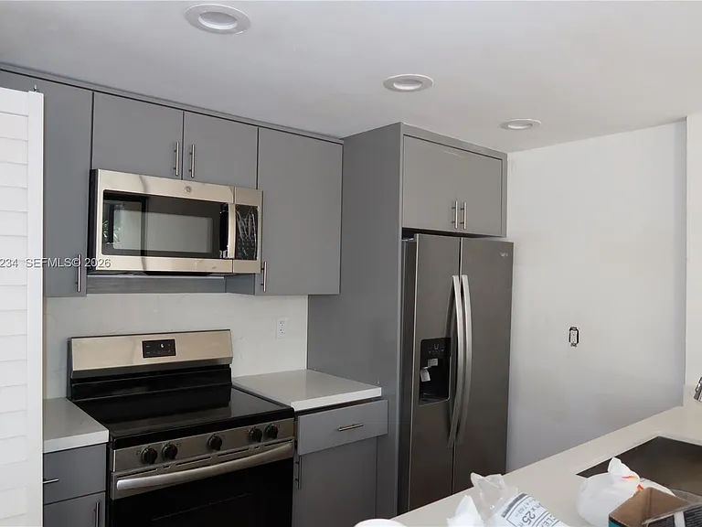 3190 Bird Ave #15 — Photo 2