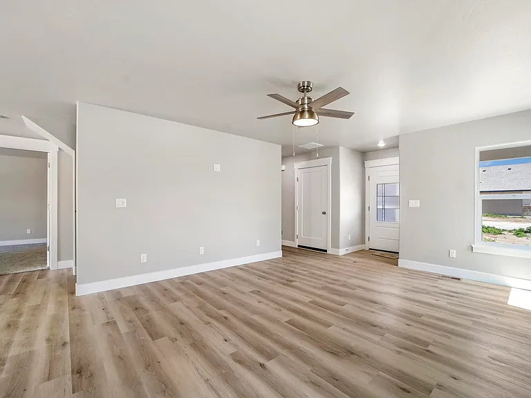 191 Woody Ave — Photo 5