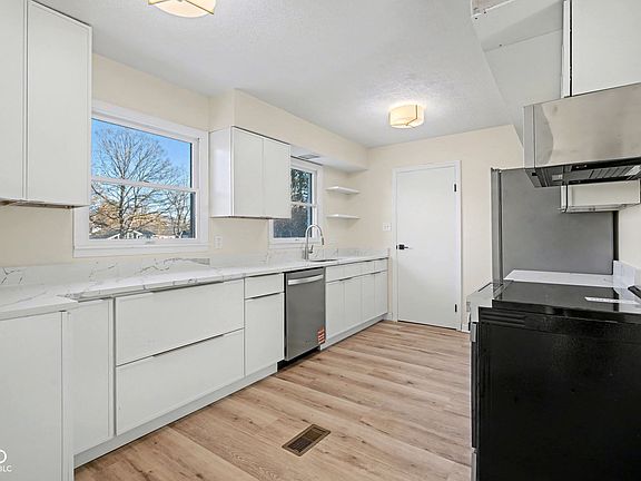 5th image of 5566 N Alton Ave