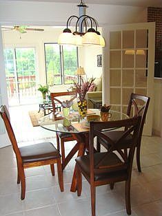 Eat-in area leading to Sunroom