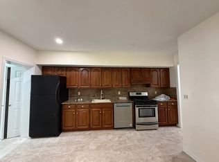 25-40 44th St #1, Astoria, NY 11103