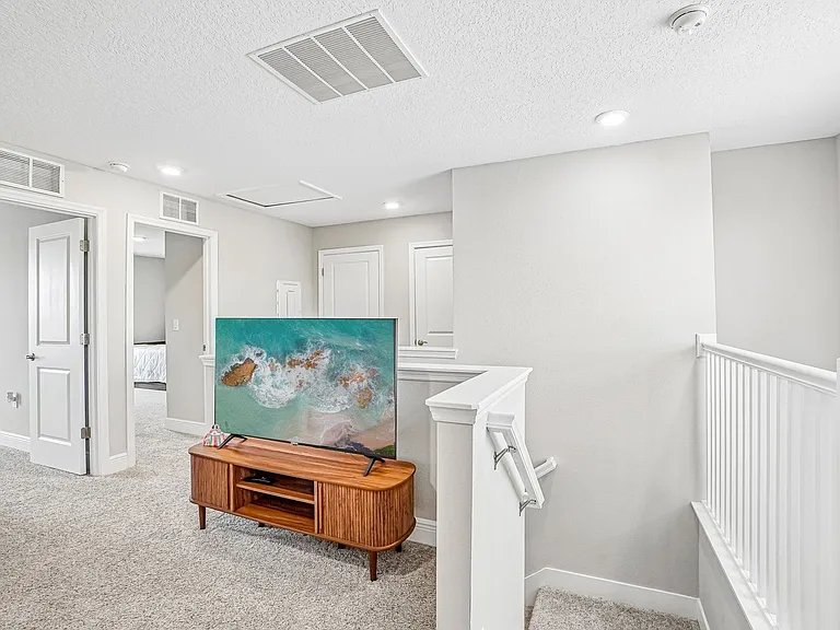 5282 Neil Dr — Photo 30