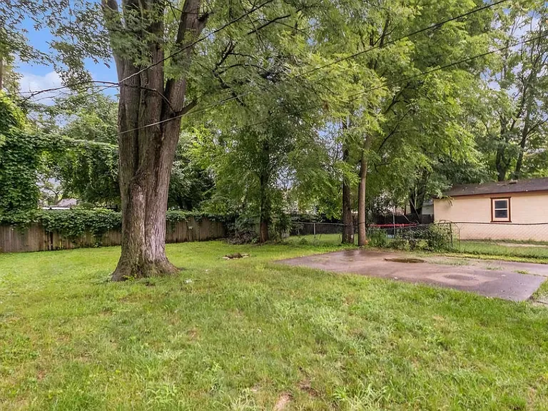 20954 Rensselaer St — Photo 20