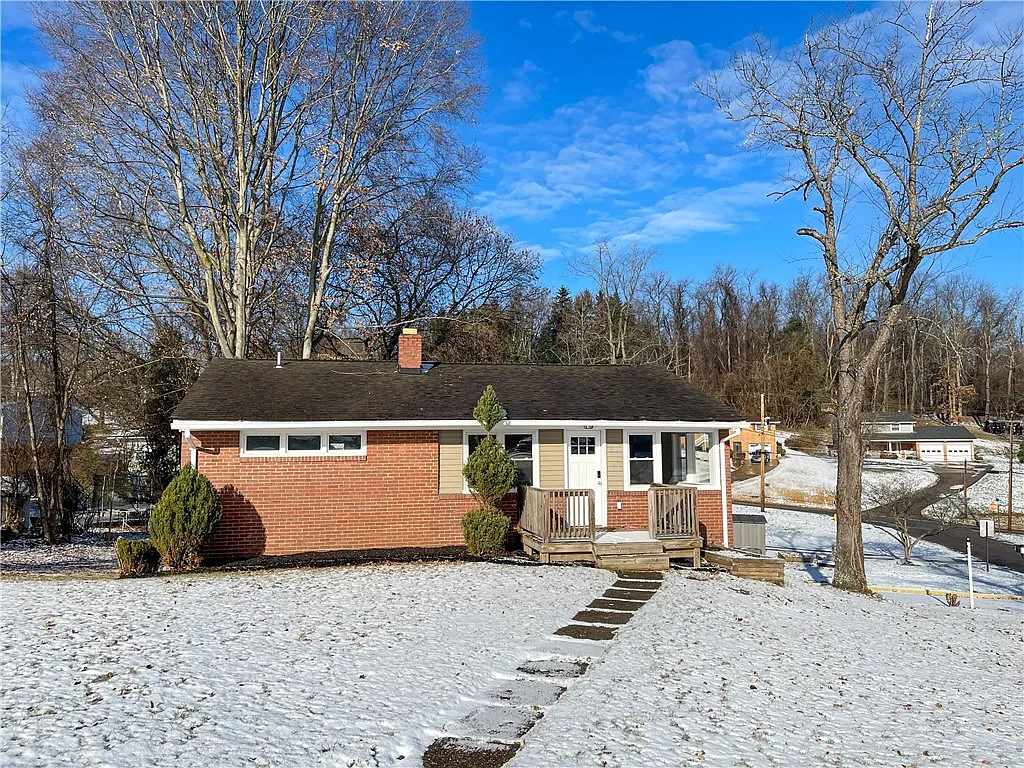 1080 Starr Rd photo 1