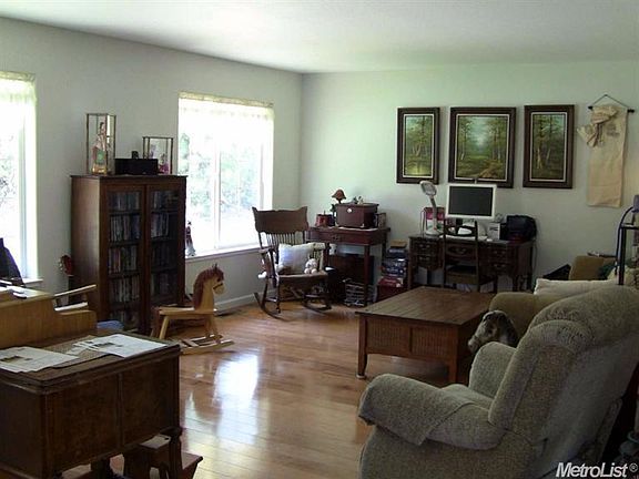 3rd image of 16876 Southridge Dr