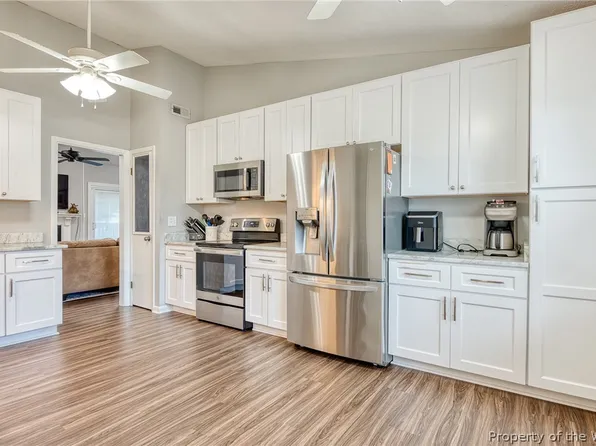 5 Sundance Pl, Newport News, VA 23608